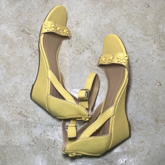Soft Yellow Floral Wedge Sandals Ankle Strap Back Zipper Closure Summer Casual - Picture 6 of 8
